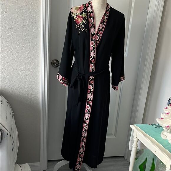 Oscar de la Renta Black and Pink Floral Robe With Belt /Pockets SZ S/M - Picture 1 of 11